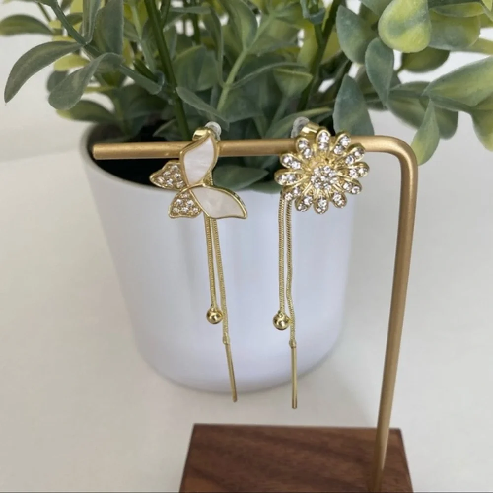 Daisy Butterfly Earrings‎